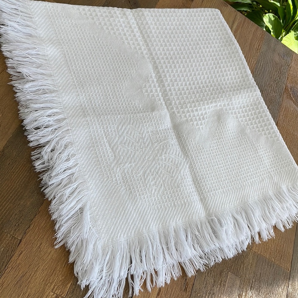 White lightweight blanket